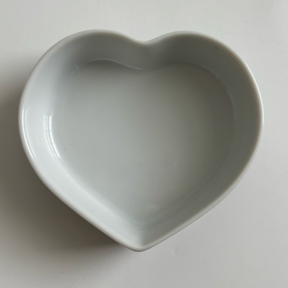 Disney Mickey Mouse Santa Merry Christmas Porcelain Heart Trinket Box - Picture 2 of 16